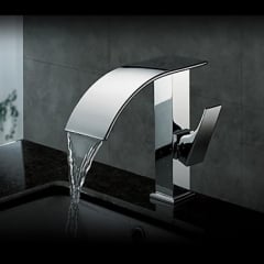 Robinet salle de bain à bec large et courbé, finition en métal chromé