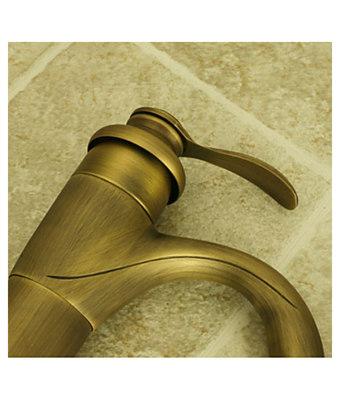 Robinet lavabo, finition en laiton pour un style classique