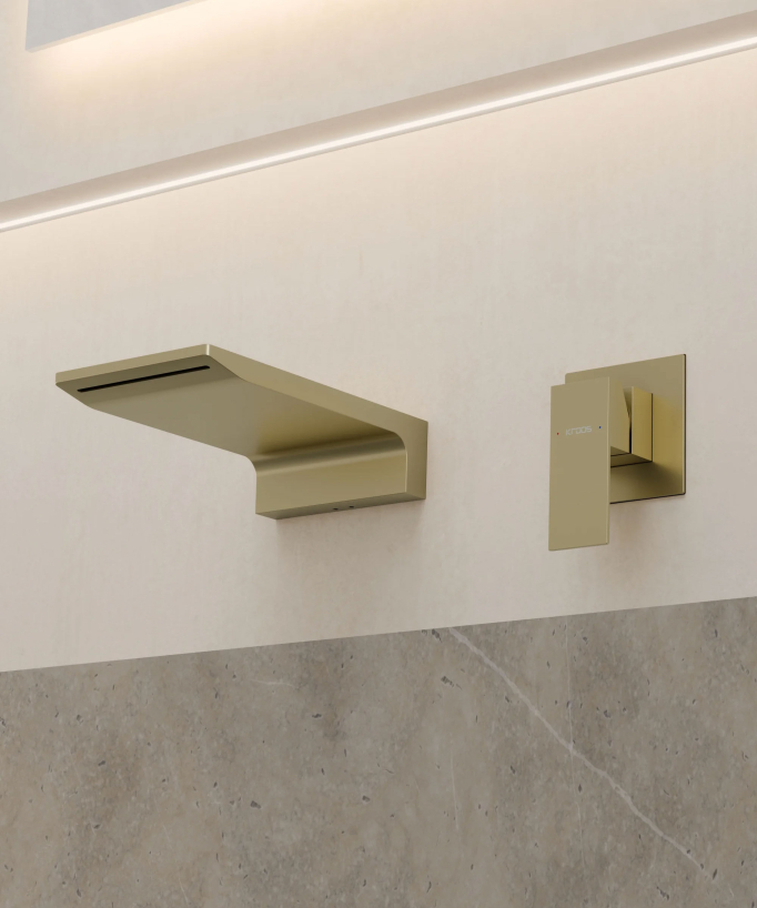 Mitigeur lavabo mural cascade Doré brossé - Thilia