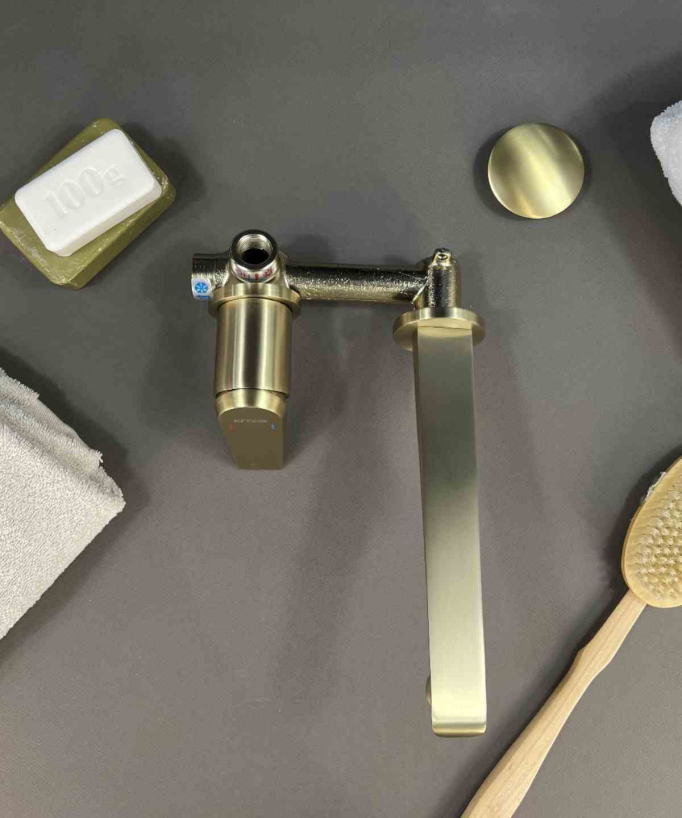 Mitigeur lavabo mural  Doré brossé - Ptolémée