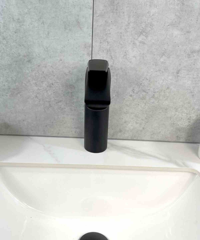 Robinet mitigeur lavabo mi-haut Noir - Ptolémée