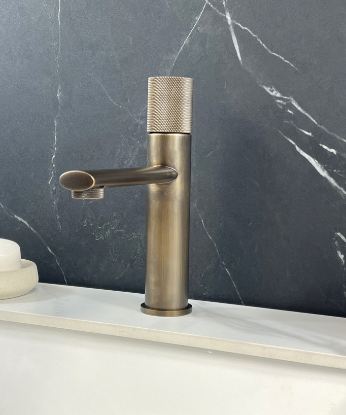 Mitigeur lavabo salle de bain en laiton antique