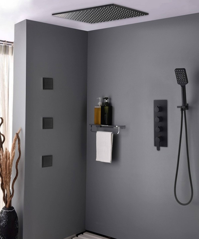 Douche pluie encastrable plafond noire avec jets massants