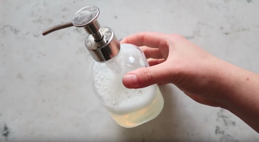 savon liquide distributeur