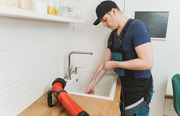 Utilisez un furet pour déboucher un évier