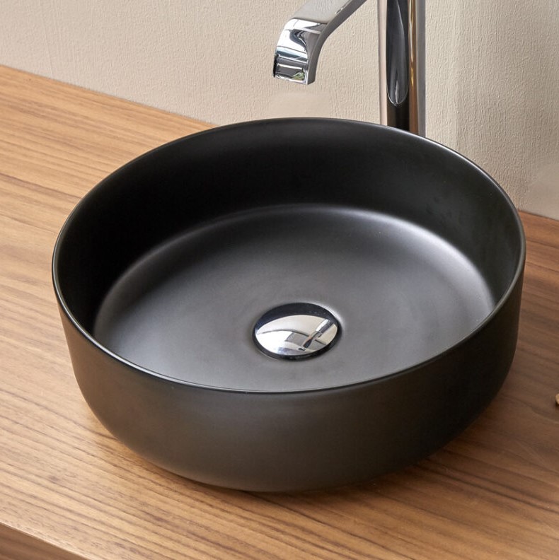 La vasque de salle de bain en céramique : une solution de choix